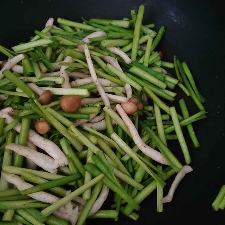 しめじとニラのマヨカレー炒め